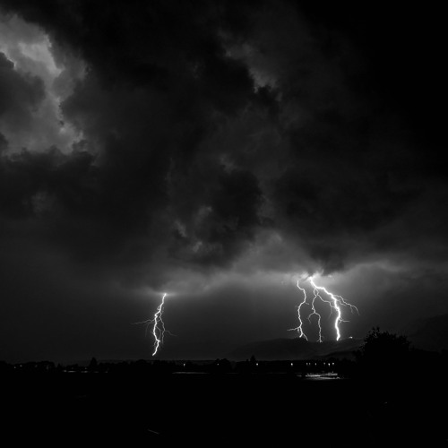 while its storming prod zvanz