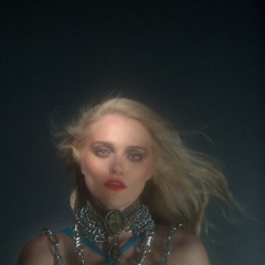 Sky Ferreira - Descending