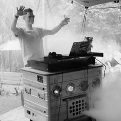 You can't play disco for 2 hours! Hold my Aperol