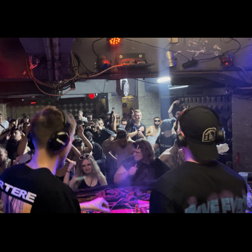 Kevin la Niqué b2b The Rafnix @TechnoBlock w/ Franky-B & WZX_O Elektroküche 05.11.22 (cut version)