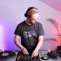 Sneaker DJ – Neon Transmission 0025