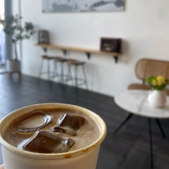 حلو الحديثِ في شفتي لهُ كرمٌ ولم يعهد لسانِ إلا أطيب الكلمِ| نص لغيداء