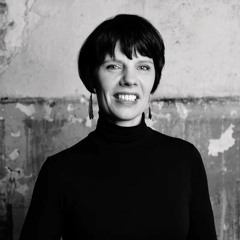 Designers short narratives met Britt Möricke. Moderator: Bianca Spierenburg. '23 (NL)