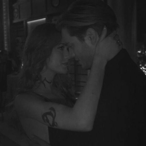 the beach (the neighbourhood)