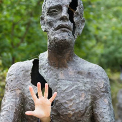 HOMBRE DE ACERO ROTO