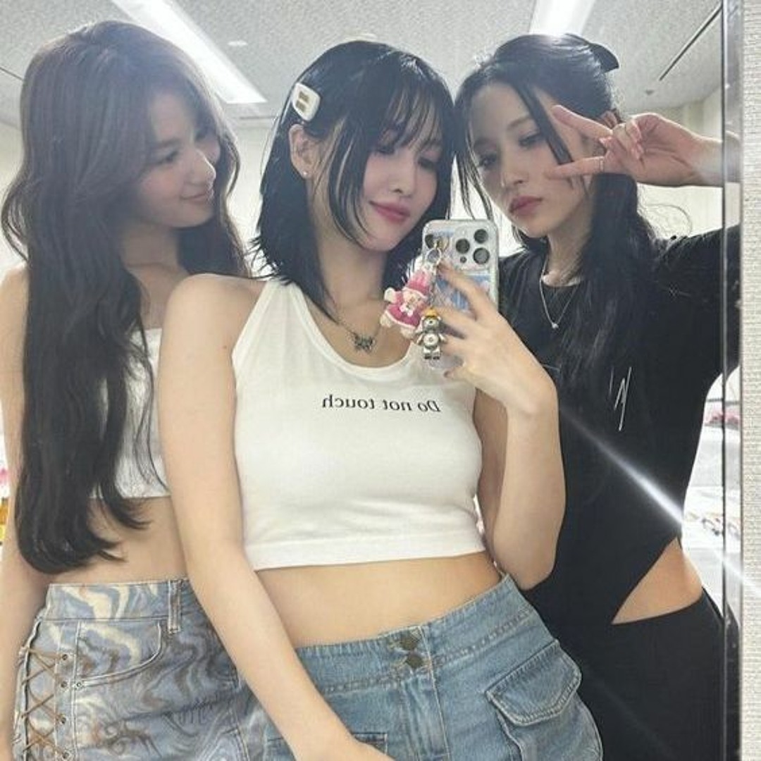 Listen to misamo - do not touch pluggnb flip (rxi + wintfye) by