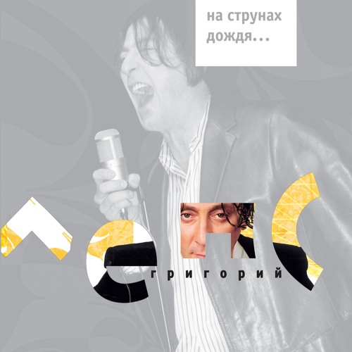 Рюмка водки на столе