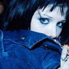listening 2 crystal castles (me)