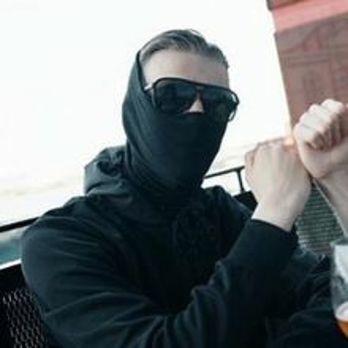 TJ Mani - Bagsædet