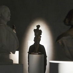 Как полюбить скучную скульптуру? Нескучная выставка в петербургском Манеже