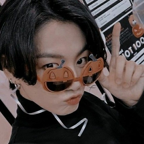 mikrokosmos by bts but you're in the bathroom at a party (sped up+muffled)