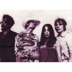 Queen Adreena-Pretty like Drugs (liveradio1)