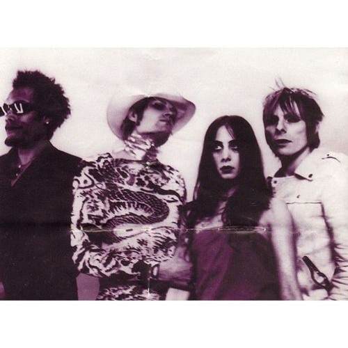 Queen Adreena-Pretty like Drugs (liveradio1)