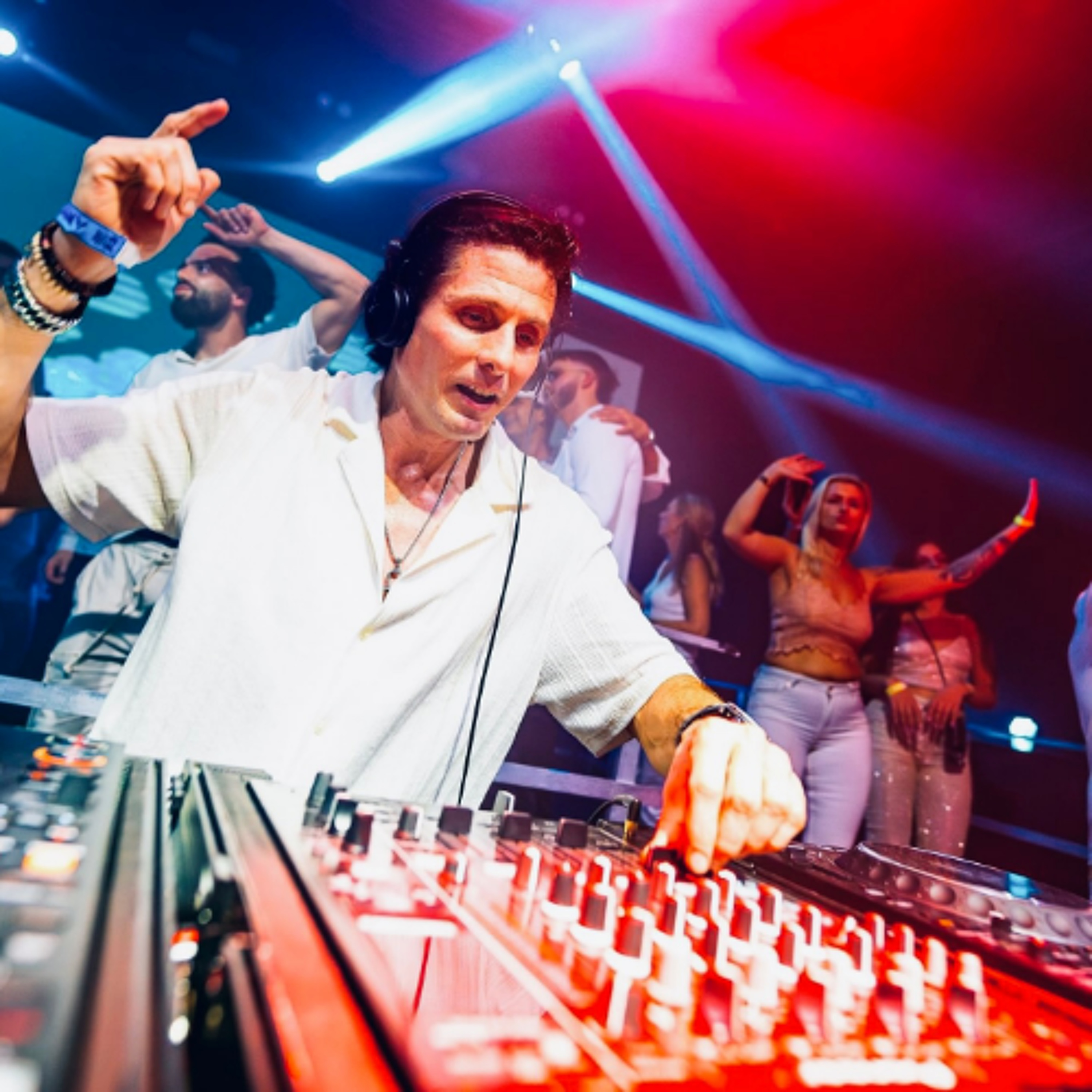 Artento Divini - Onstage Radio