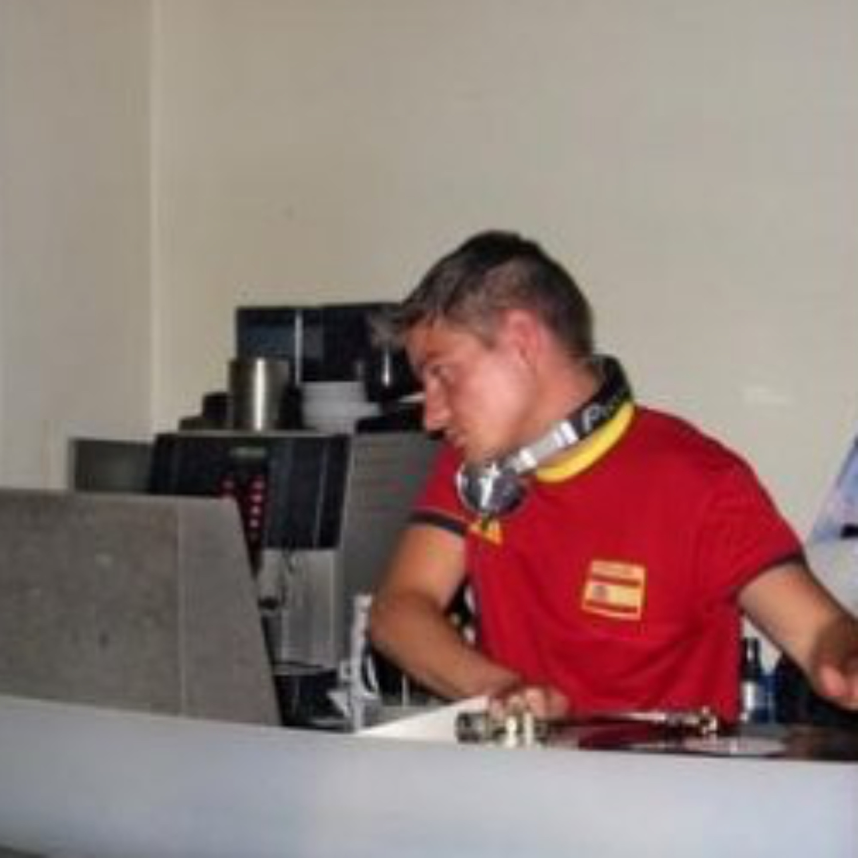 Hangar 31  (Mol / BE) - Wim Waumans - 100% deep house vinyl - 2006 - 2009 episode artwork