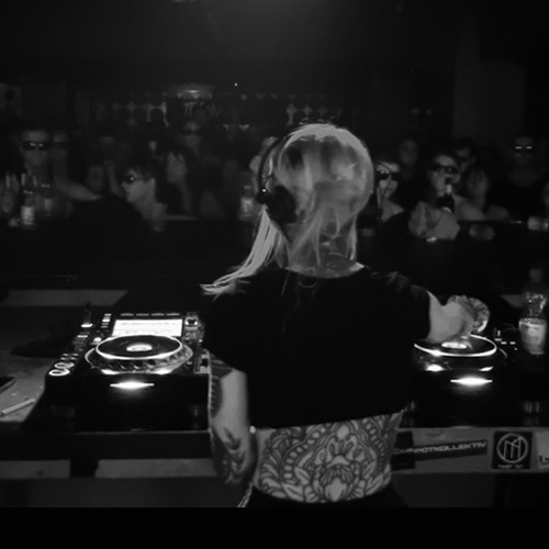Nina Bender TECHNOBLOCK LIVECUT