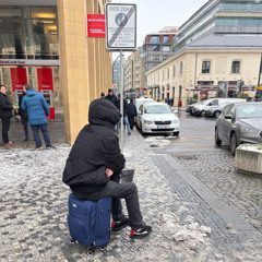 наступил на...