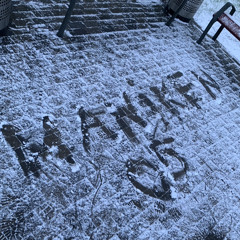 kiss me thru the phone https://maniken05dj50505.bandcamp.com/track/kiss-me-thru-the-phone