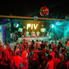 008 - TRAV TECH HOUSE / LETS TALK ABOUT HOUSE