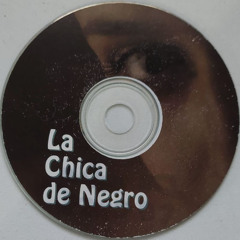 La chica de negro