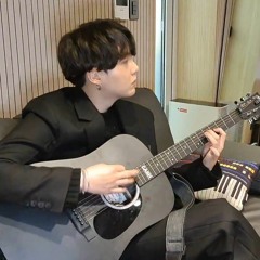 yoongi playing the guitar on vlive💜