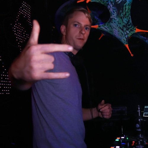 mixed by Timmi Sun - we come in peace (Mix  @ Camacavum Festival)