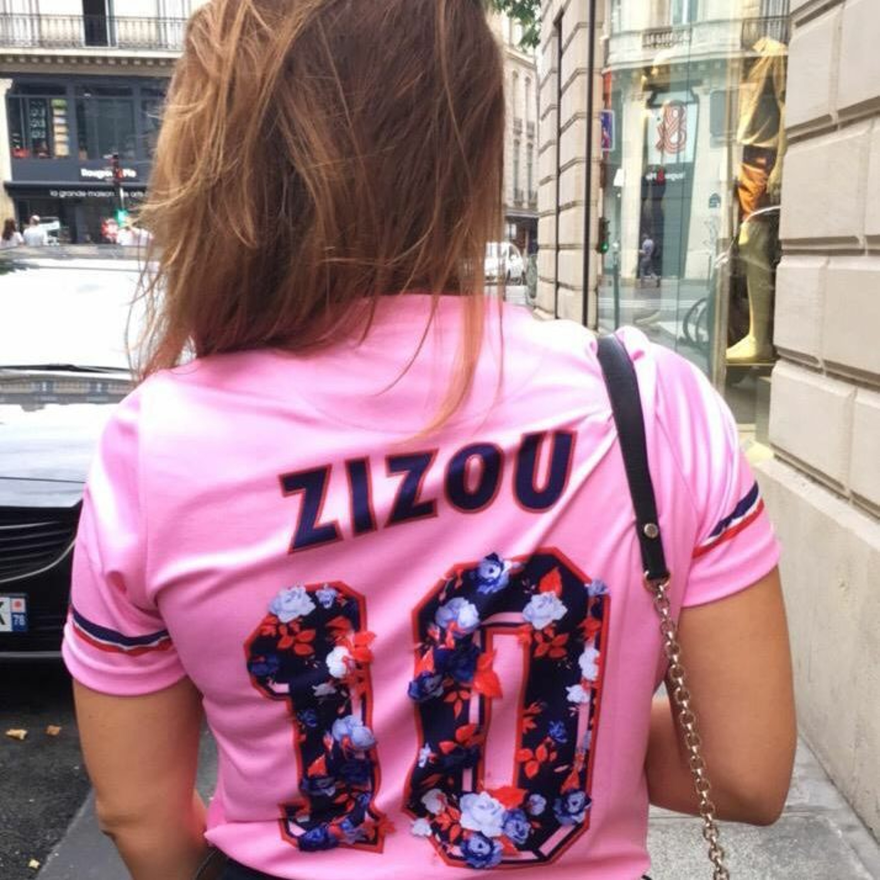 L'Amour du maillot - E16 - Lucie et le maillot rose de Zidane episode artwork