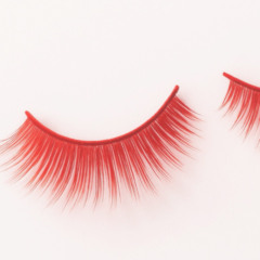 빨간 속눈썹