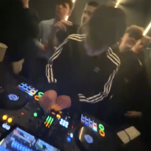 Minimal deep tech mix