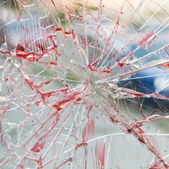 и я кровоточу вновь на сцене \ превращаю снова мысли в пепел