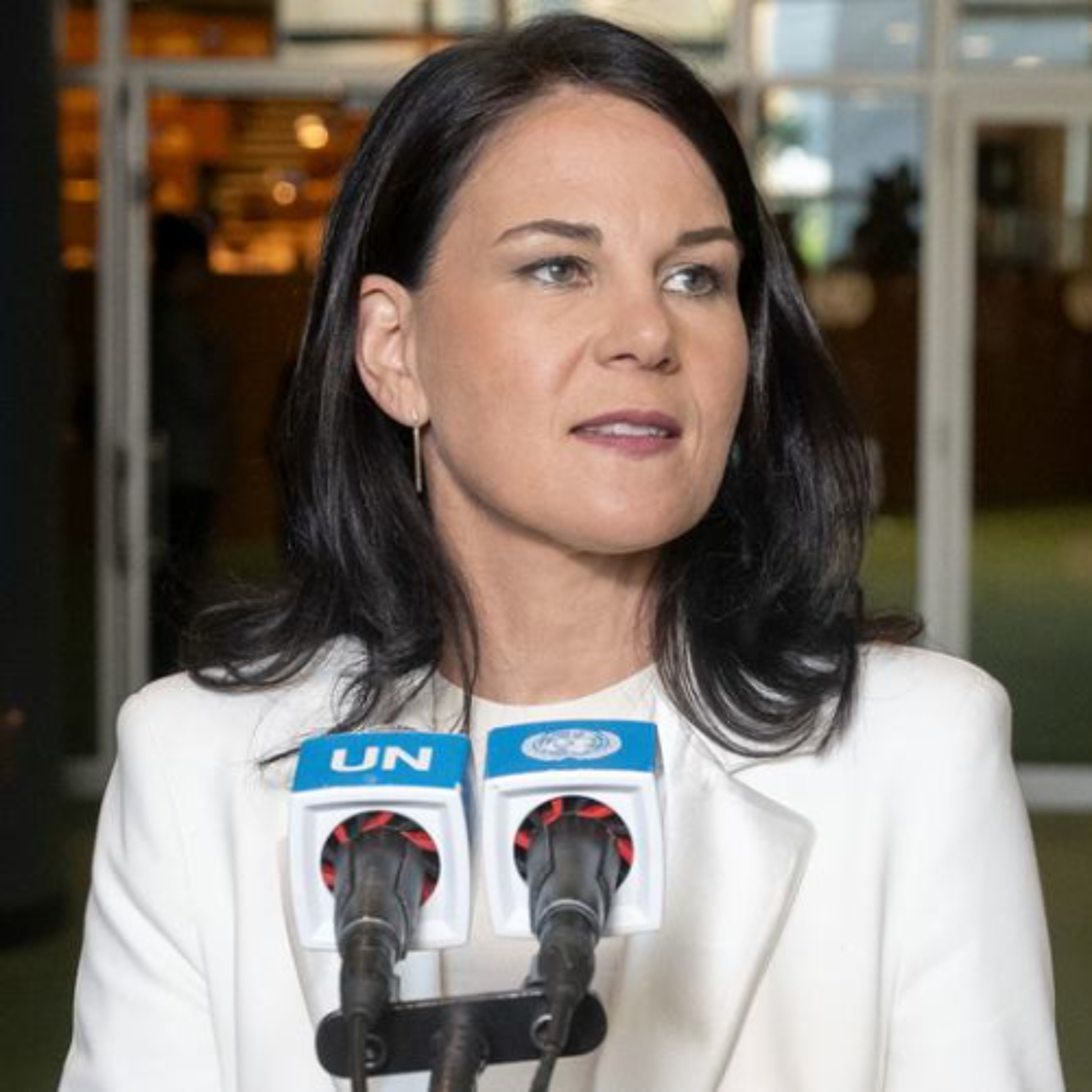Assembleia Geral da ONU empossa Annalena Baerbock como nova presidente episode artwork
