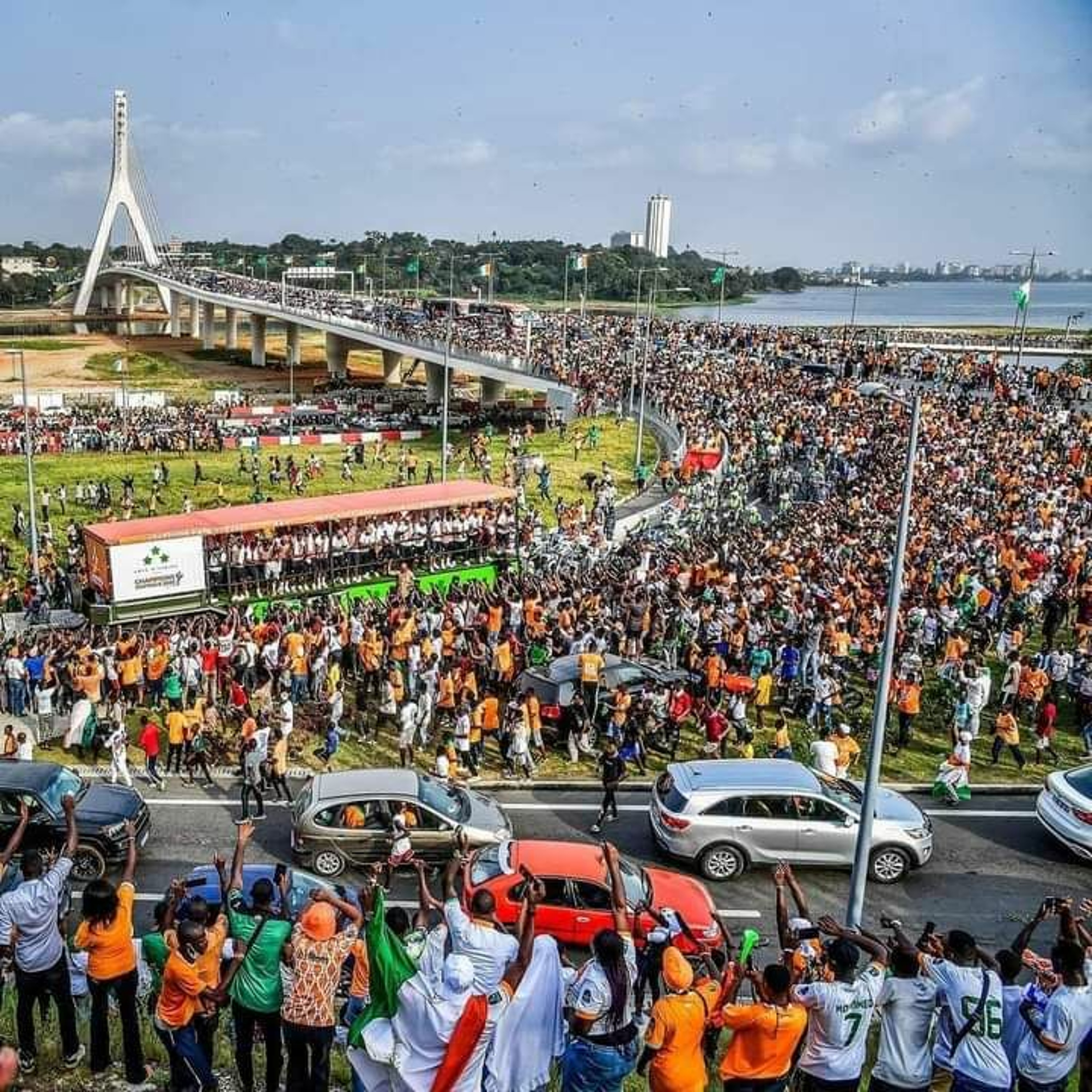 Abidjan : Caravane De Présentation Du Trophée Aux Supporters episode artwork