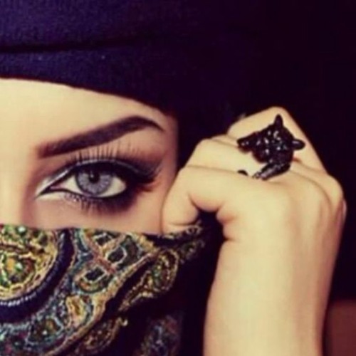 أبيات مختارة||أجمل ما قاله الشعراء عن العيون