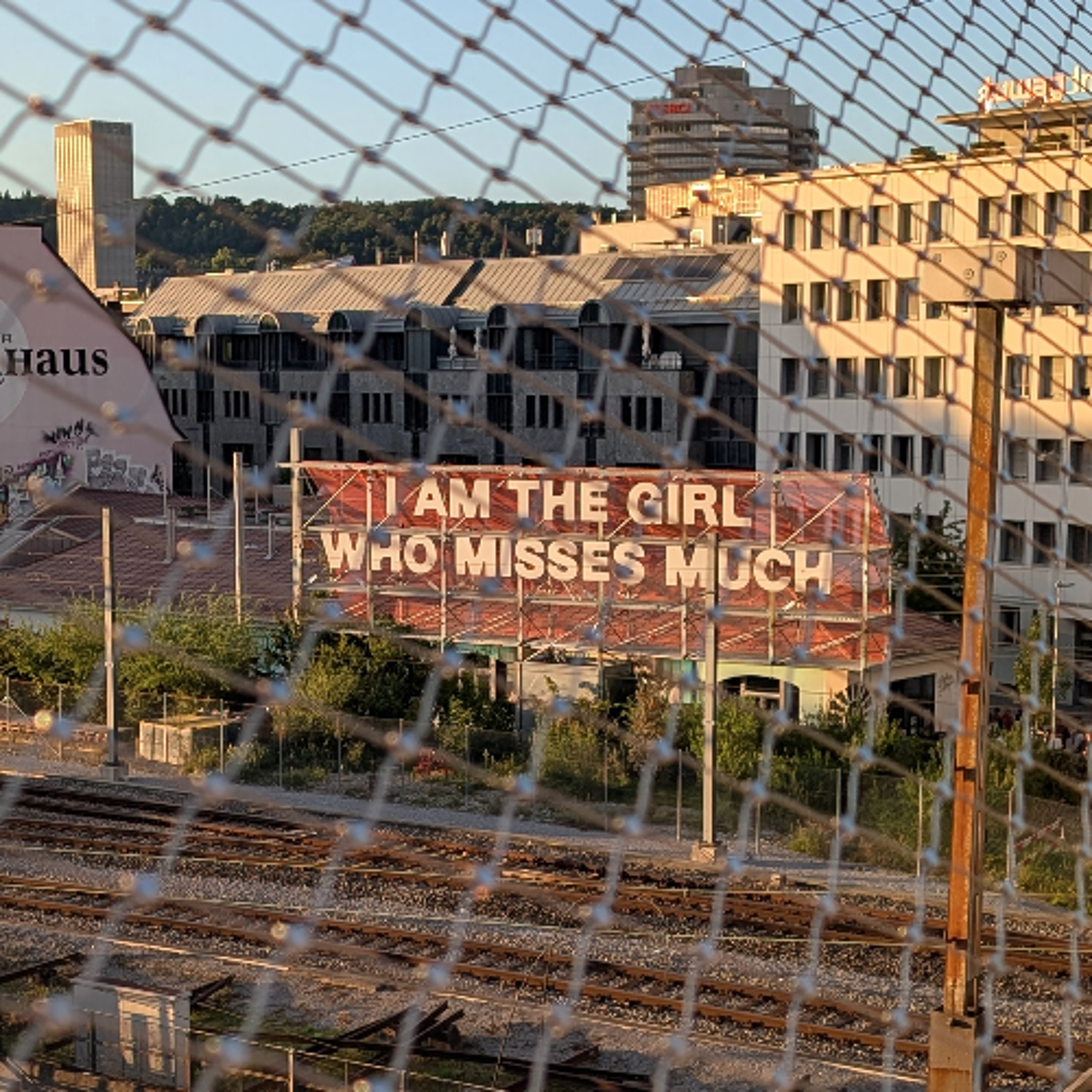 BILLBOARD: Die feministische Anzeigetafel am Zürcher Hauptbahnhof (23.04.2026) episode artwork