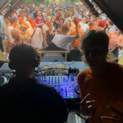 Luxus & servicekit at Back to the Woods 2022 | Radio 80000