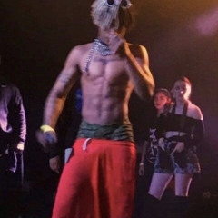 돈 많은 영어 잘하는 몸좋은 새끼