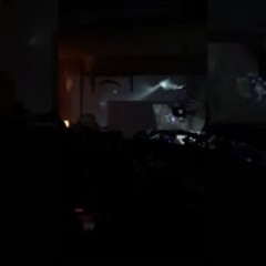 바로 이 순간 우리 외에 남은 것은 푸른전구빛 뿐