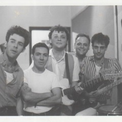 Sob O Sol Que Nunca Morre