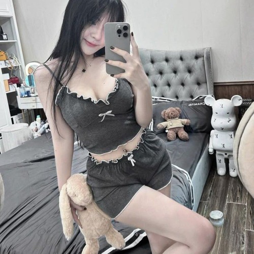 Nụ Cười Không Vui Thật Là Giả Tạo