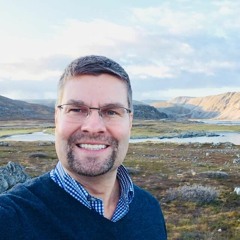 Jim Solatie Desvela la Emoción de Sintonizar Poder 1110 AM en Finlandia