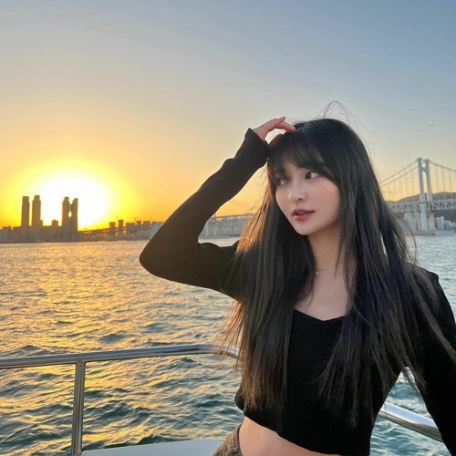 she look like a star but only on camera