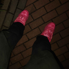 nwczyżyjeczytylkoudajeto