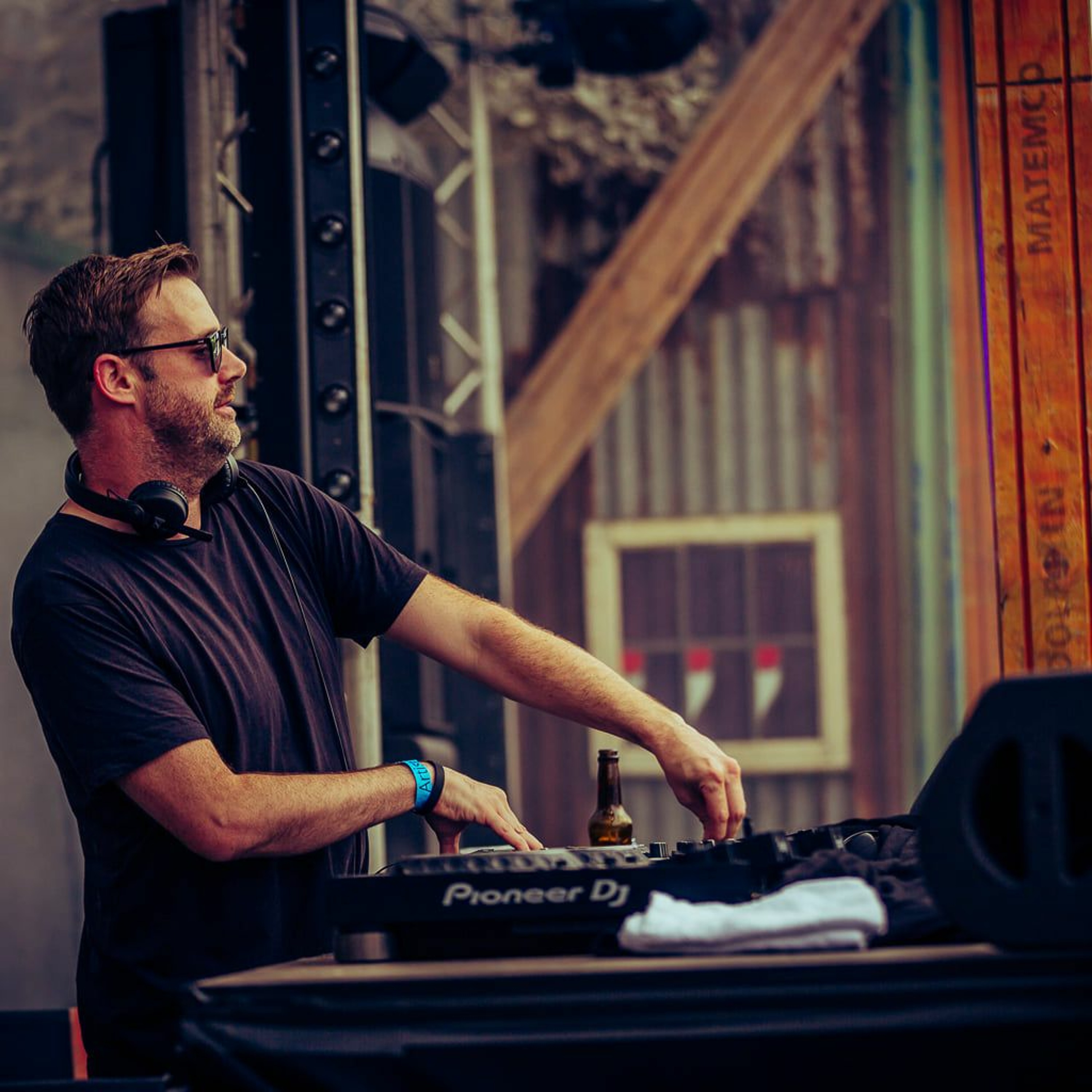 Paul Thomas presents UV Radio
