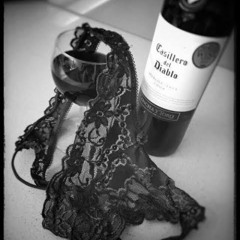 Nós&TaçadeVinho&Cama