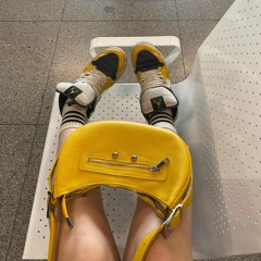 NEGRO Y AMARILLO