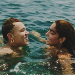 Beèle - Bajo La Luna & El Mar