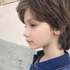 مدري بشر ولا كومه حلا، لو ابتسم وسط الرياض