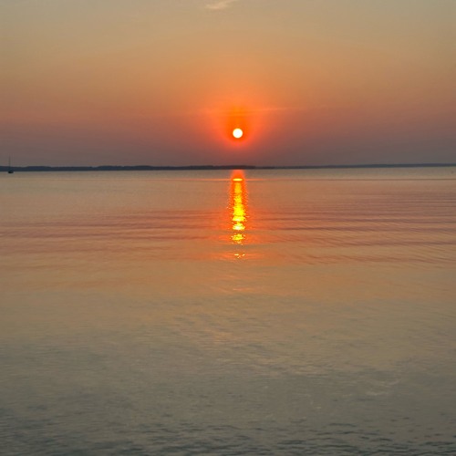 There’s a pulse beneath the pavement,.mp3