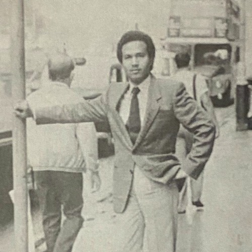 ابو نورة يلخبط ويغني "لك حق تزعل" بعدين يغني "تنشد عن الحال" ..