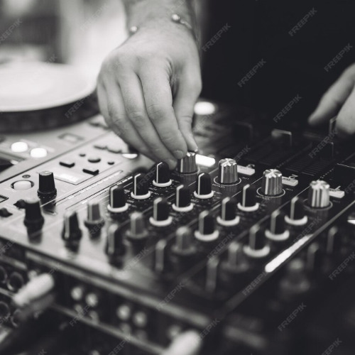 Pop VS Afro house      (with a touch of rosé)